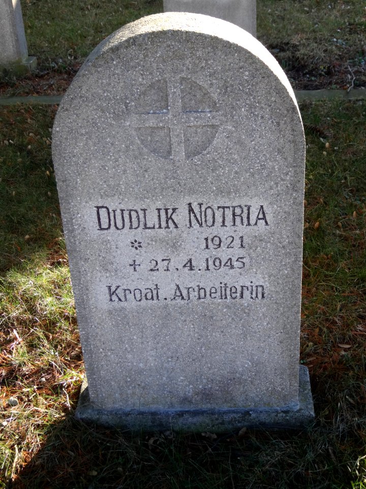 Sowjetische Kriegsgräberstätte in Arnstadt 31