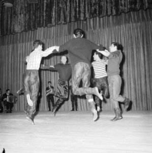 Sowjet Russisch Staatsensemble repetitie van de Georgier dansgroep in Apollohal, Bestanddeelnr 914-4630
