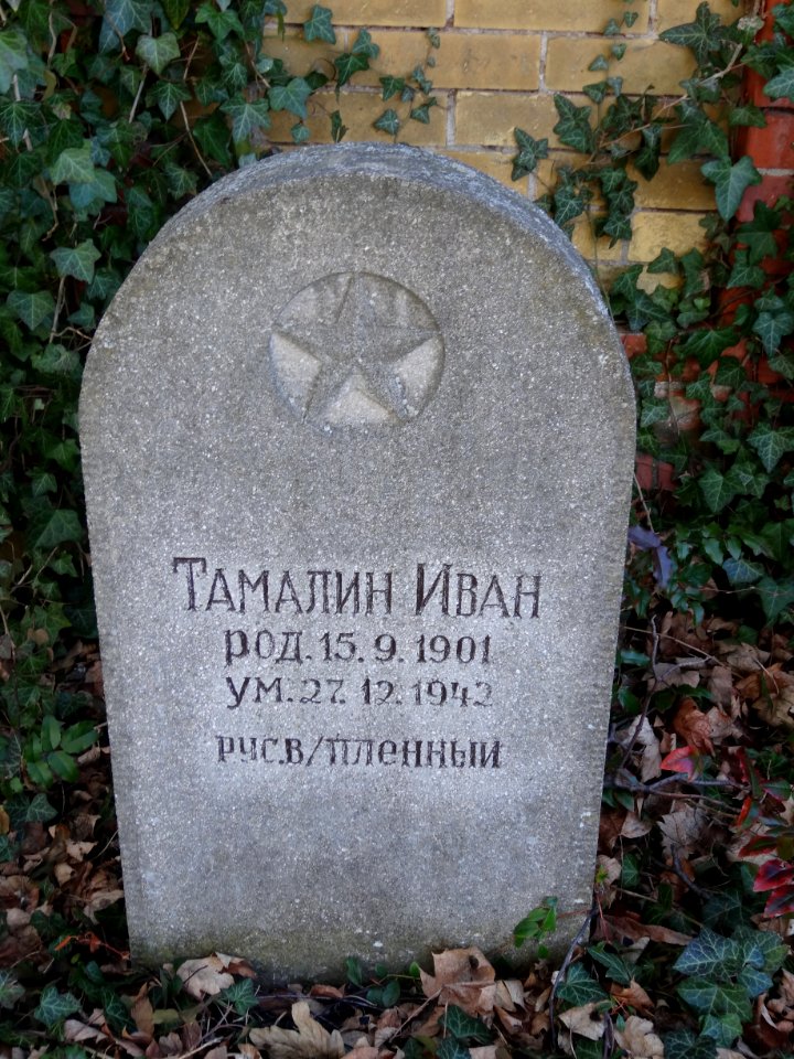 Sowjetische Kriegsgräberstätte in Arnstadt 100