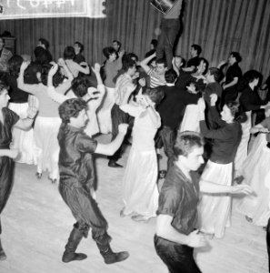 Sowjet Russisch Staatsensemble repetitie van de Georgier dansgroep in Apollohal, Bestanddeelnr 914-4631