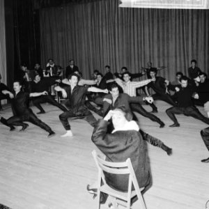 Sowjet Russisch Staatsensemble repetitie van de Georgier dansgroep in Apollohal, Bestanddeelnr 914-4633
