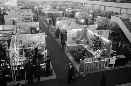 Souveniersvakbeurs in de Beatrix en Irenehal te Utrecht, Bestanddeelnr 911-9556
