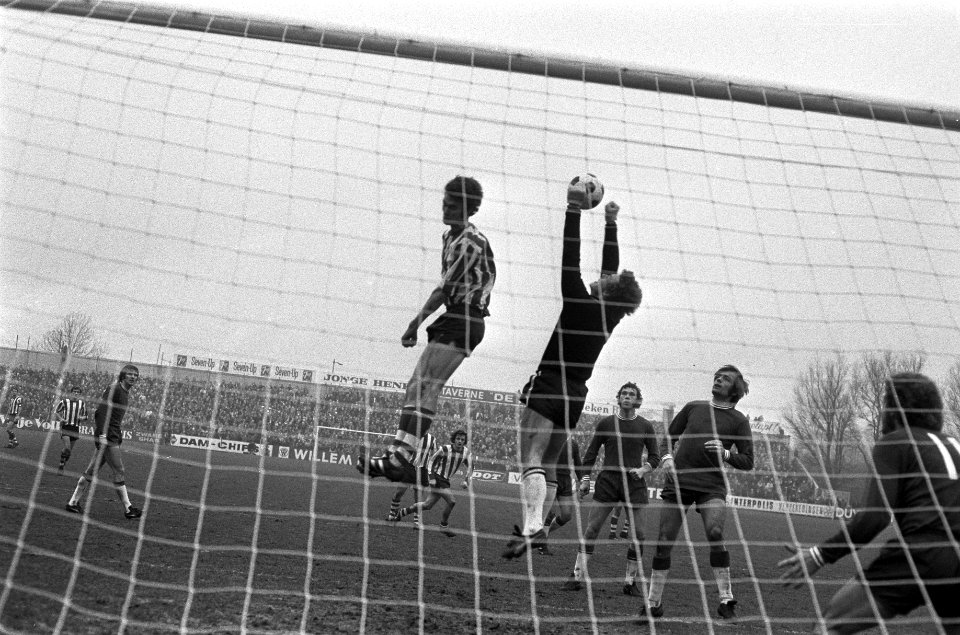 Sparta tegen FC Utrecht 2-1, Koudijzer en keeper Hendriksen in actie, Bestanddeelnr 925-2098
