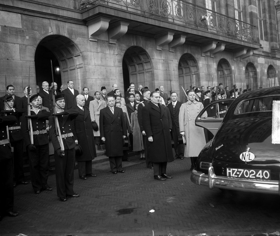 Souvereiniteitsoverdracht aan Indonesië in het Koninklijk Paleis op de Dam. Mini, Bestanddeelnr 903-7689