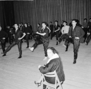 Sowjet Russisch Staatsensemble repetitie van de Georgier dansgroep in Apollohal, Bestanddeelnr 914-4637