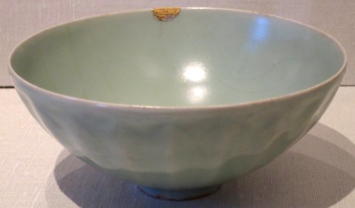 Southern Song dynasty bowl, stoneware with celadon glaze, Honolulu Museum of Art 6666.1