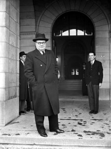 Spaak op bordes Rotterdams stadhuis, Bestanddeelnr 902-5406