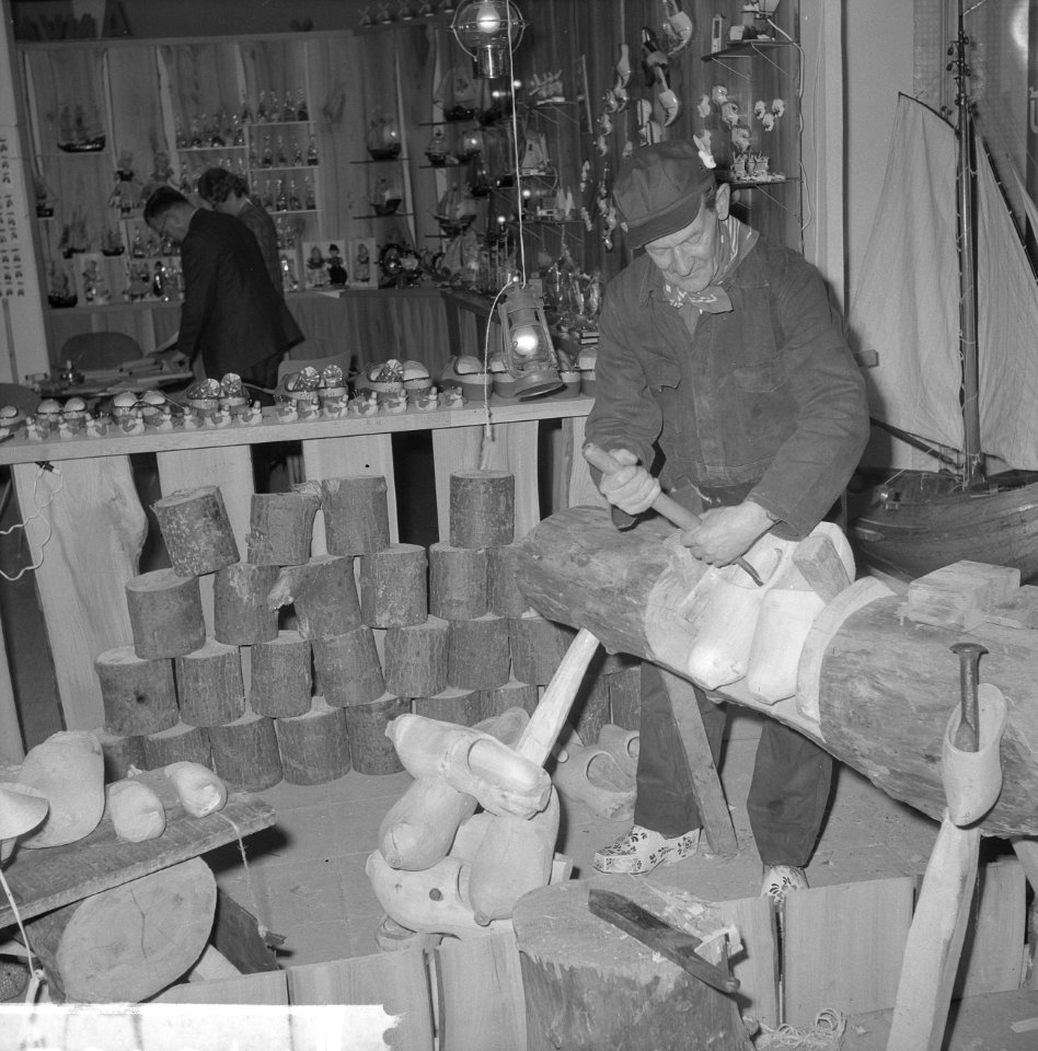 Souvenirs, koffers en lederwarenbeurs in Jaarbeursgebouw Utrecht, Bestanddeelnr 914-6862