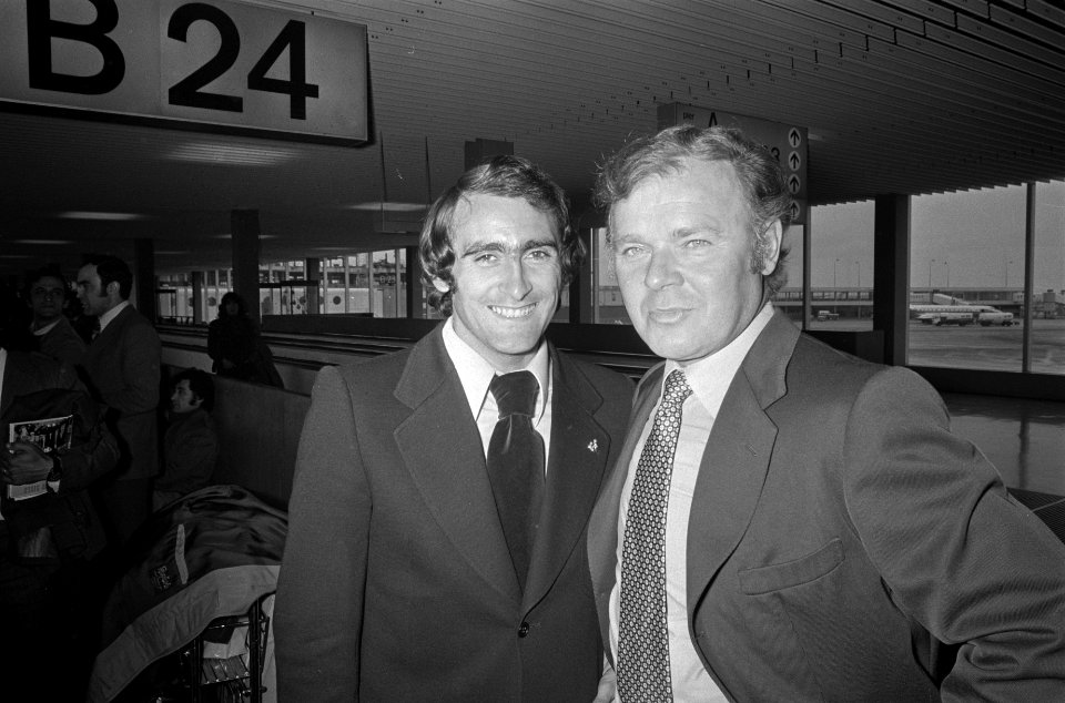 Spaans Nationaal Team op Schiphol, trainer Kubala en Pirri, Bestanddeelnr 926-3802