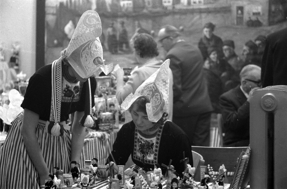 Souveniersvakbeurs in de Beatrix en Irenehal te Utrecht, Bestanddeelnr 911-9555