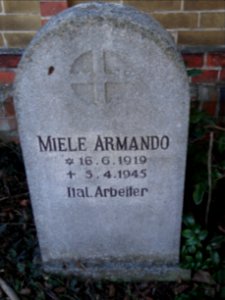 Sowjetische Kriegsgräberstätte in Arnstadt 82