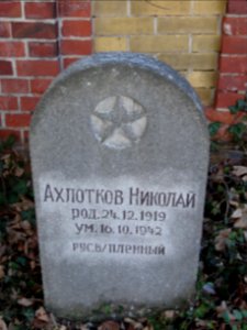 Sowjetische Kriegsgräberstätte in Arnstadt 99
