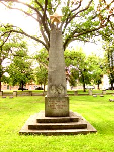 Sowjetischer ehrenfriedhof 2