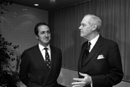 Spaanse Minister van Buitenlandse Zaken , Lopez Bravo Schiphol, rechts Baron Gre, Bestanddeelnr 925-3887