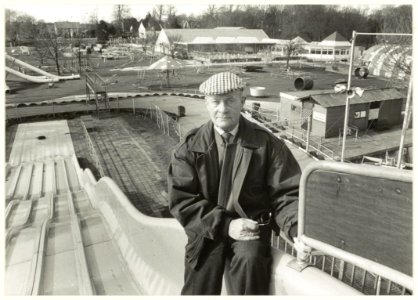Speeltuin Linnaeushof en ex-directeur Piet Grijpstra. NL-HlmNHA 54032107