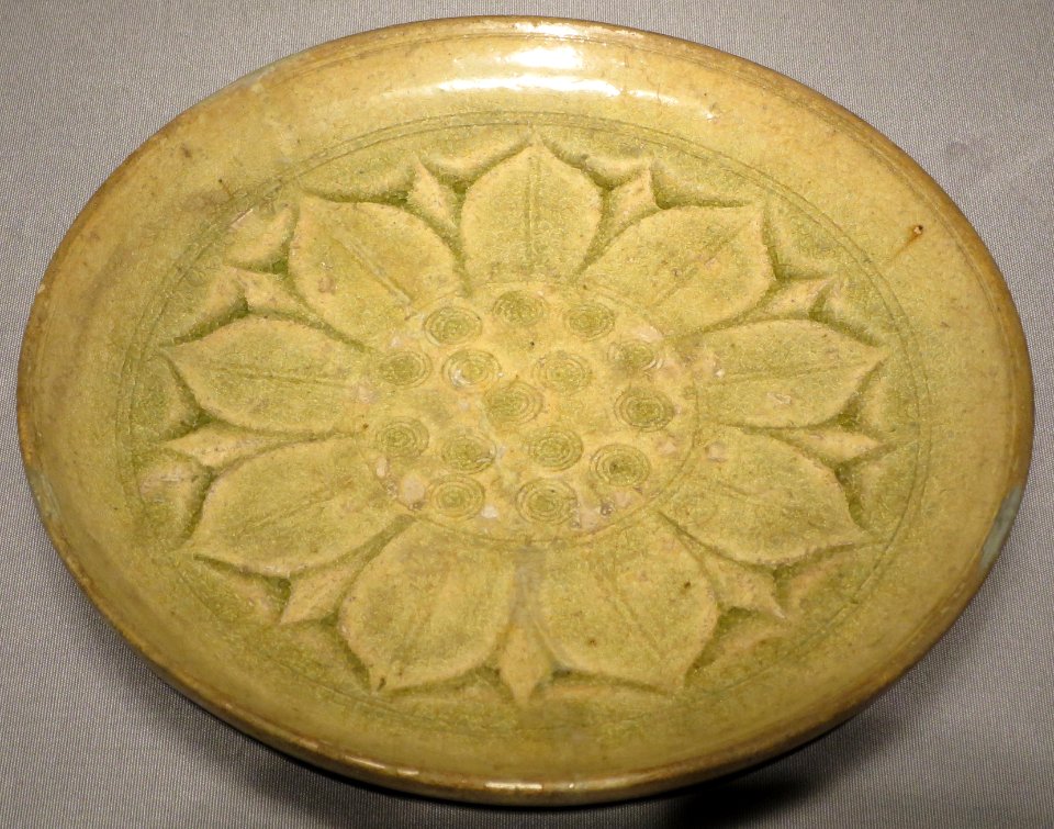 Southern dynasties dish, celadon glaze with lotus flower design, Tokyo National Museum