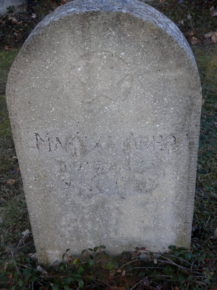 Sowjetische Kriegsgräberstätte in Arnstadt 68