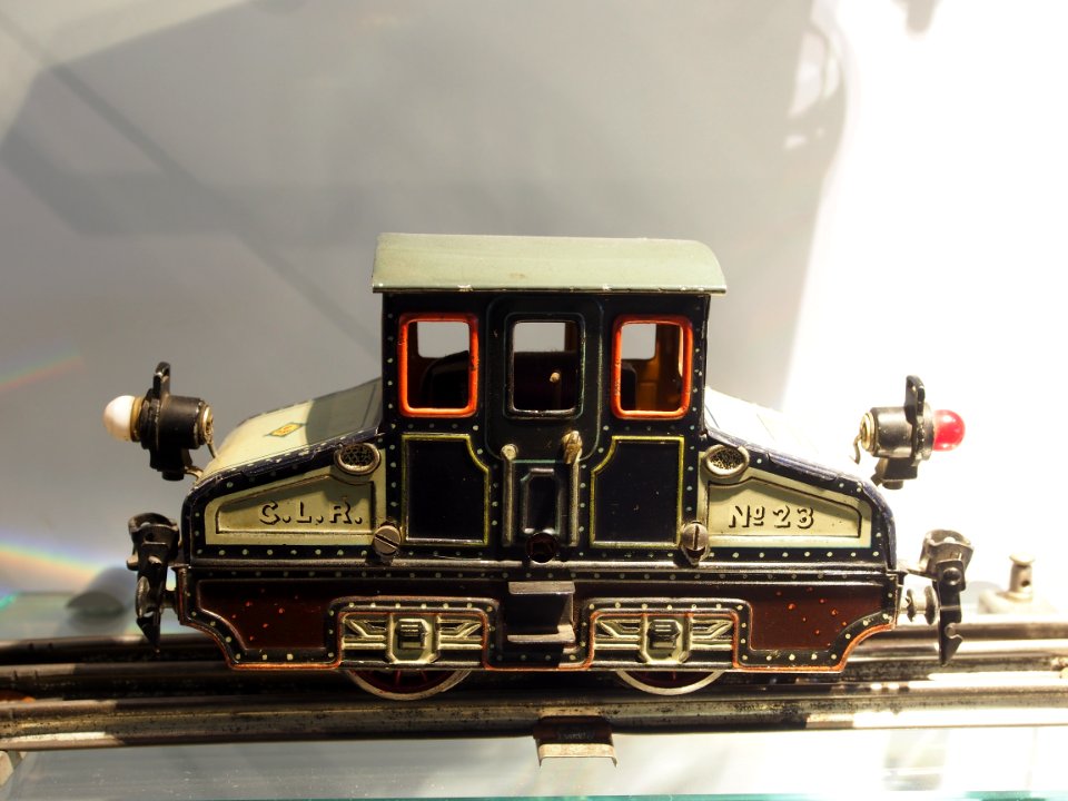 Speelgoedmuseum Deventer, clockwork wind-up tin toy, Locomotive Bing ca 1910