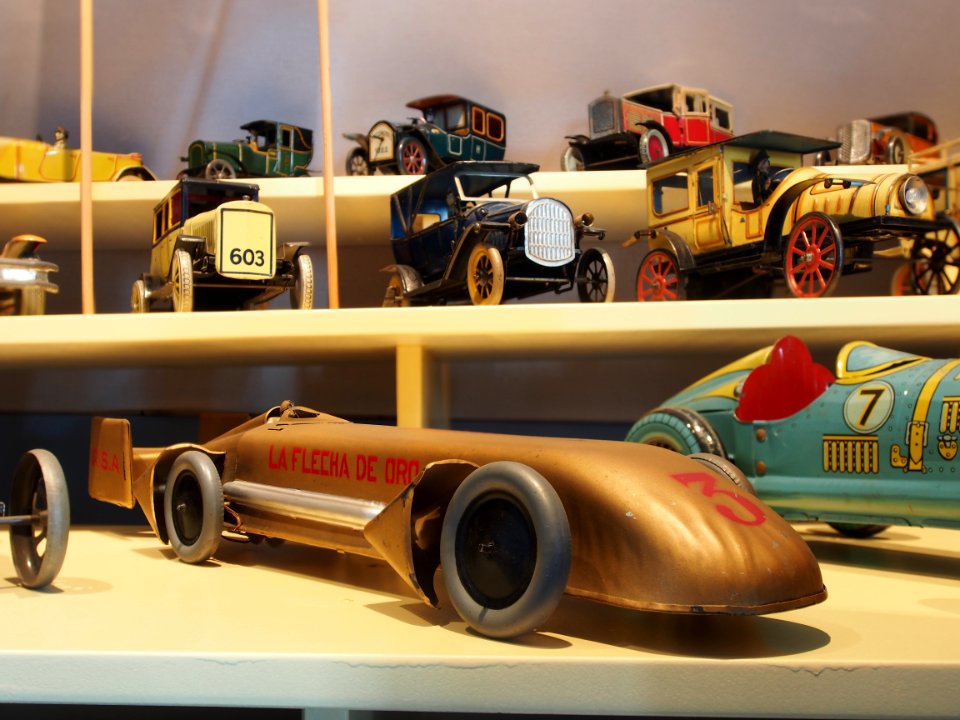Speelgoedmuseum Deventer, clockwork wind-up tin toy, La Flecha de Oro