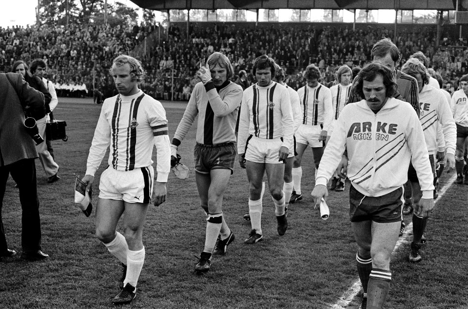 Spelers betreden het veld, Bestanddeelnr 927-9411