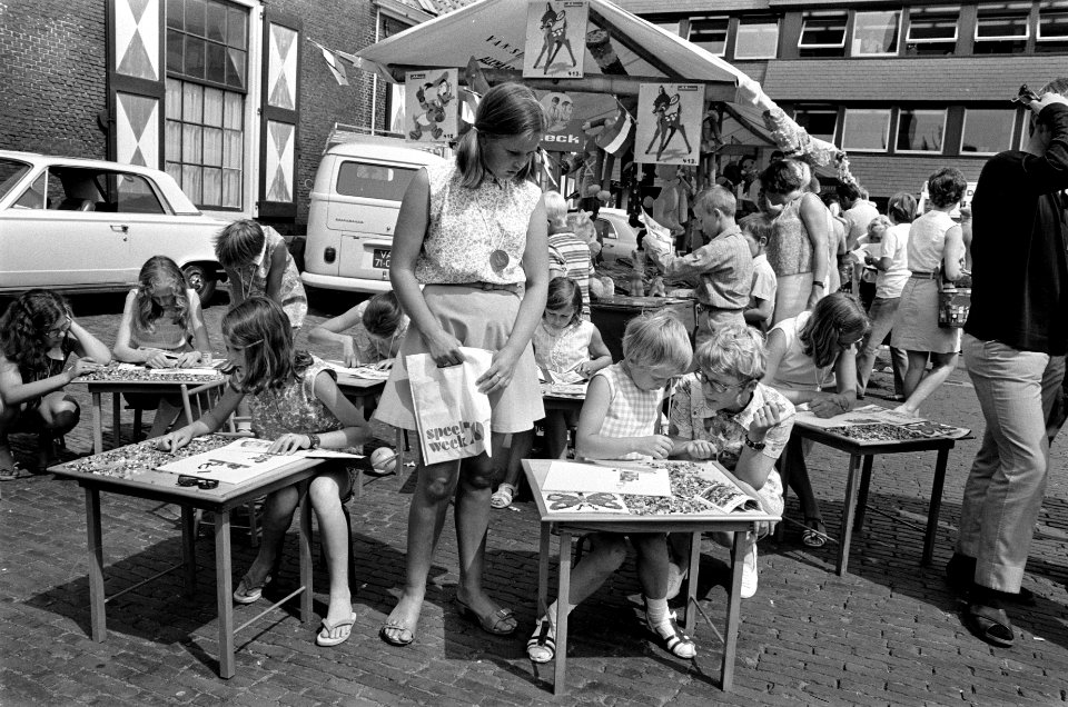 Speelmarkt van Speelweek 70 in Alkmaar geopend door waarnemend burgemeester G. H, Bestanddeelnr 923-6053