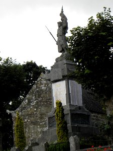 Spézet (29) Monument aux morts