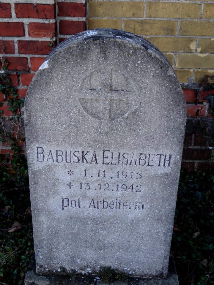 Sowjetische Kriegsgräberstätte in Arnstadt 85