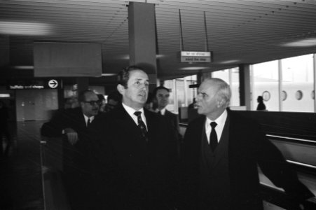Spaanse Minister van Buitenlandse Zaken, Lopez Bravo, Schiphol, Bestanddeelnr 925-3889