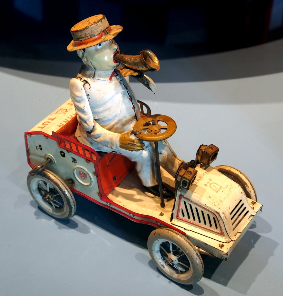 Speelgoedmuseum Deventer, clockwork wind-up tin toy, Lehmann Tut Tut pic1