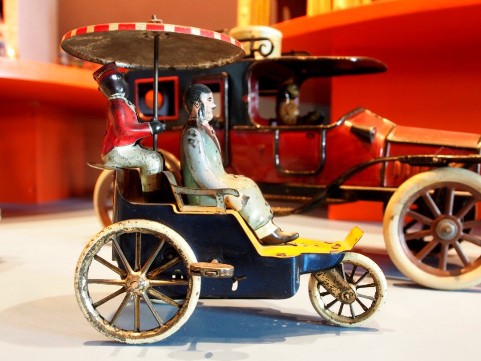Speelgoedmuseum Deventer, clockwork wind-up tin toy, Lehmann New Century-Flag pic2
