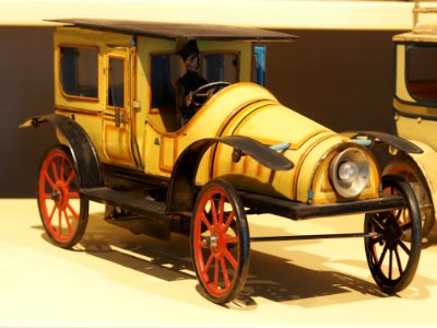 Speelgoedmuseum Deventer, tin toy car, pic4