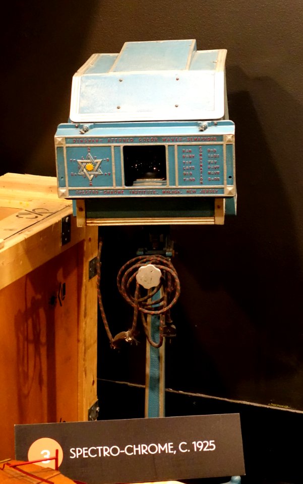 Spectro-Chrome, c. 1925, Dinshah-Attuned Color Waves-Sempahore, Spectro-Chrome Institute, Malaga, New Jersey - Museum of Science and Industry (Chicago) - DSC06704