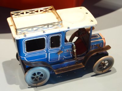 Speelgoedmuseum Deventer, clockwork wind-up tin toy, old blue car