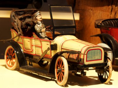 Speelgoedmuseum Deventer, tin toy car, pic5