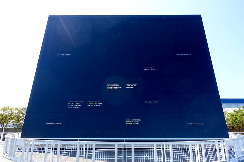 Space Mirror Memorial - Kennedy Space Center - Cape Canaveral, Florida - DSC02479