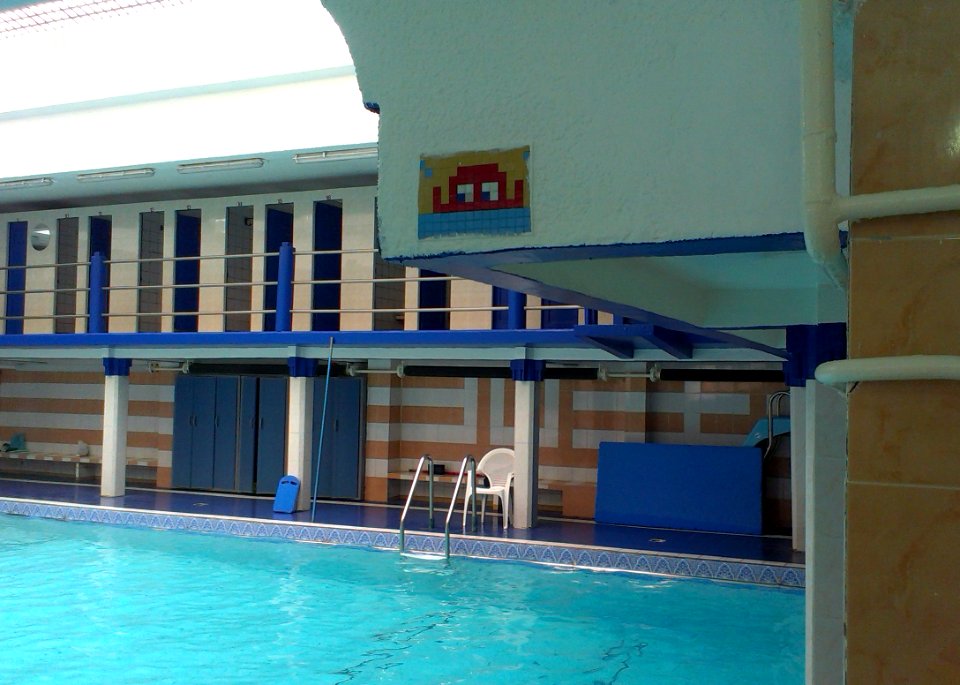 Space invader piscine menilmontant