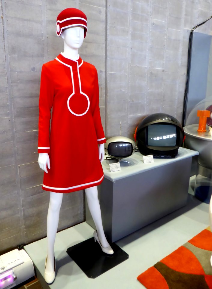 Space Age Clothes (1)