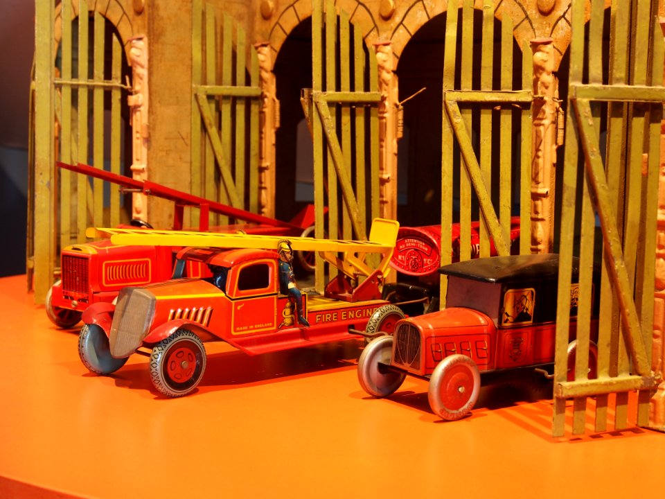 Speelgoedmuseum Deventer, clockwork wind-up tin toy, Fire engines