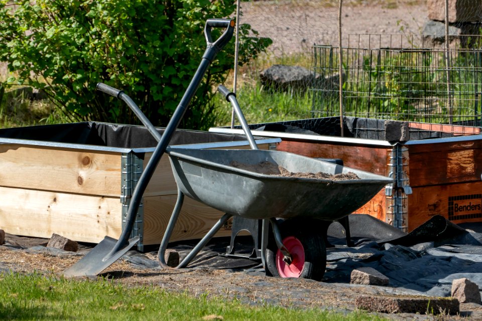 Spade and wheelbarrow next to Myrstigen trail