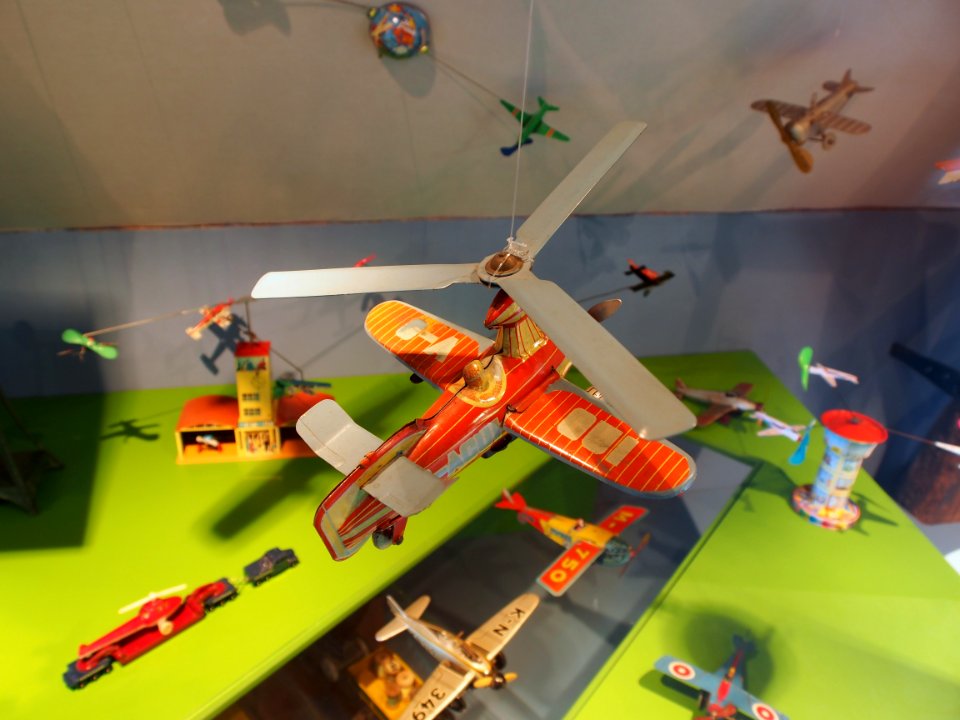 Speelgoedmuseum Deventer, clockwork wind-up tin toy, Gyrocopter