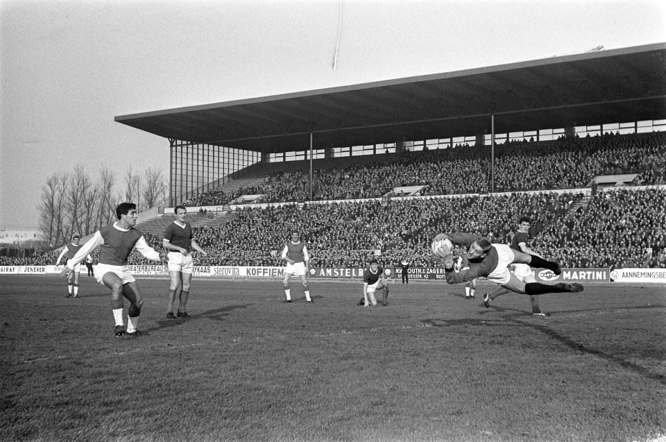 Sparta tegen Ajax 2-5 Swart van Ajax heeft ingeschoten Swart, Verhoeven, Groo, Bestanddeelnr 915-8012