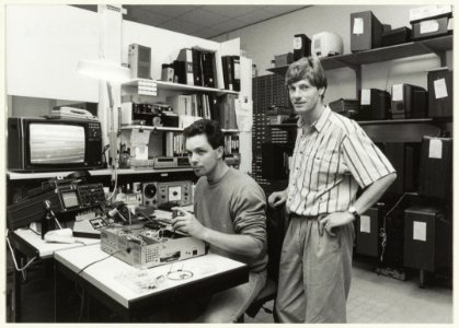 Spaarwouderstraat 87, Radio en TV reparatiewerkplaats van Aad Stiphout. NL-HlmNHA 54032270