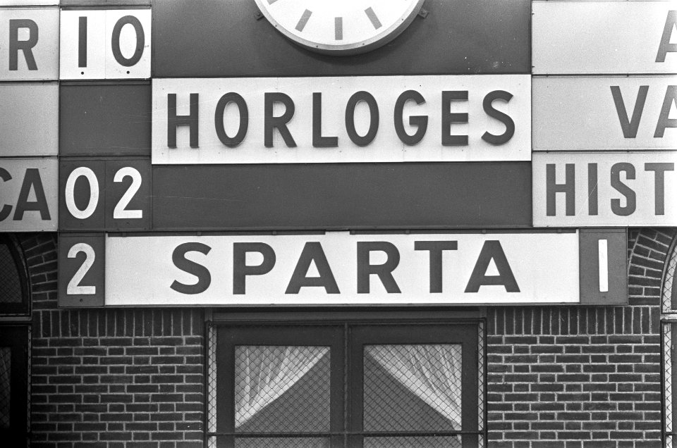 Sparta tegen Ajax 2-1, eindstand scorebord 2-1, Bestanddeelnr 920-0597