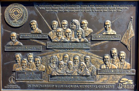 Space Mirror Memorial - Kennedy Space Center - Cape Canaveral, Florida - DSC02474