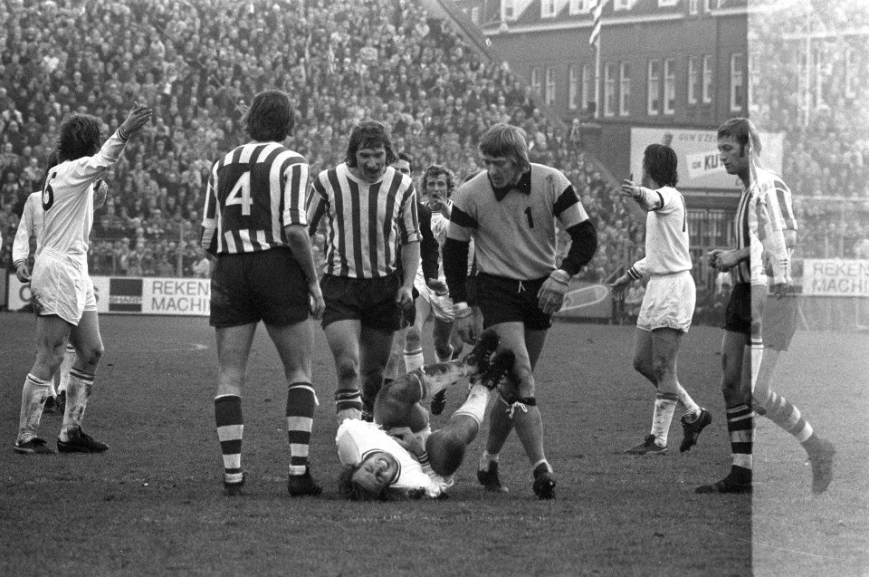 Sparta tegen Ajax 3-1, keeper Doesburg heeft Neeskens op grond gegooid, Bestanddeelnr 926-0732