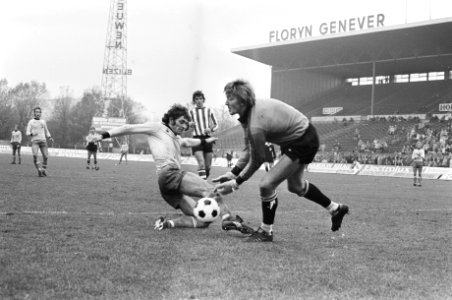 Sparta tegen FC Amsterdam 2-1 Snijder in duel met doelman Doesburg, Bestanddeelnr 928-2484