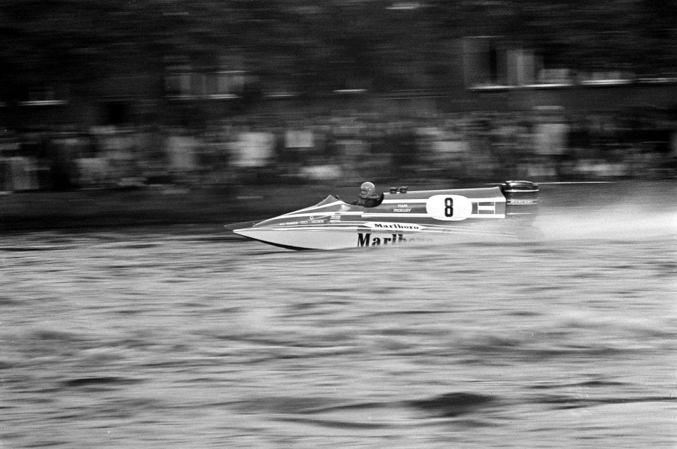 Speedboatrace Drie uren van Amsterdam op de Amstel, de winnende boot van Cees va, Bestanddeelnr 926-7010
