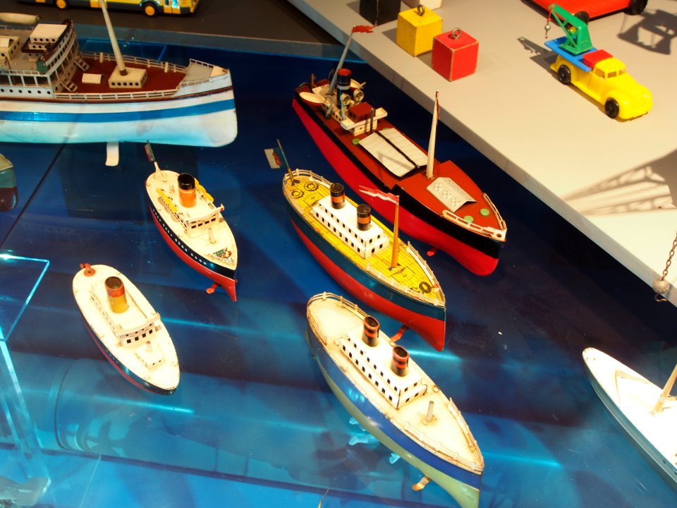 Speelgoedmuseum Deventer, clockwork wind-up tin toy, ships