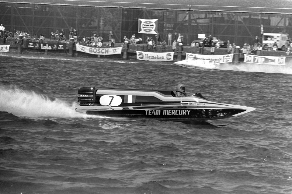 Speedboatraces Drie uren van Amsterdam no 7 Renato Molinari, Bestanddeelnr 928-1634