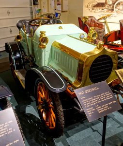 Speedwell roadster, 1903, made by Speedwell Motor Car Co., Manchester, England, 6 HP, 1 cylinder, gasoline engine - Luray Caverns Car and Carriage Museum - Luray, Virginia - DSC01201